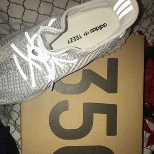 Adidas yeezys boost 350 V2 ( STATIC )
